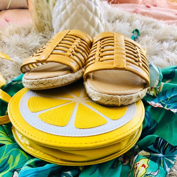 NEW ‘Lizzy’ Yellow Slides - Picture 5 of 7